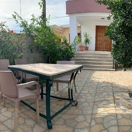 Villa Shtepi Me Qera Fier Exterior foto