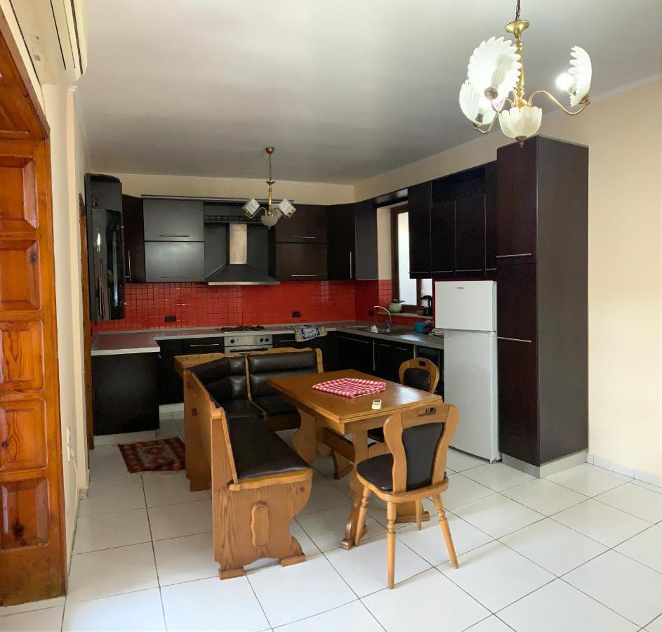 Villa Shtepi Me Qera Fier Exterior foto